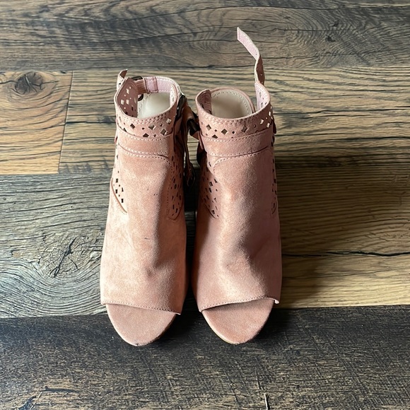 Justfab Raelynn block heeled sandal size 6 peachy pink - Picture 2 of 6